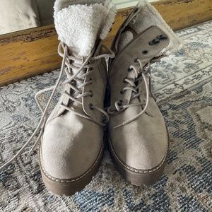 Faux fur Beige and Tan Boots